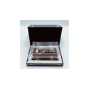 CHIFLE DE CONTRAMAESTRE, CON BASE DE MADERA, NUDO ARTESANO, URNA DE METACRILATO EN ESTUCHE DE LUJO